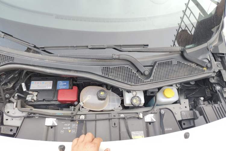 Used smart forfour 2018 1.0L 52 kW Dynamic Edition Engine Bay