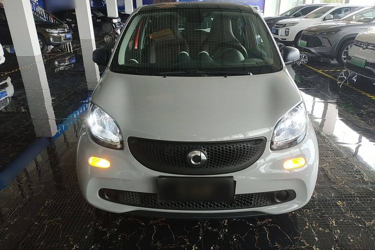 Used smart forfour 2018 1.0L 52 kW Dynamic Edition Exterior 1