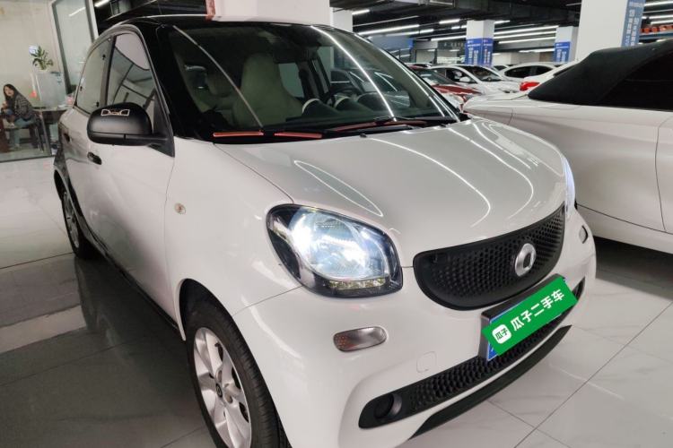 Used smart forfour 2018 1.0L 52 kW Dynamic Edition Exterior 2