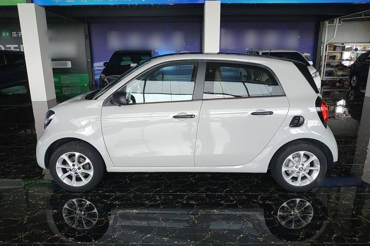 Used smart forfour 2018 1.0L 52 kW Dynamic Edition Exterior 3