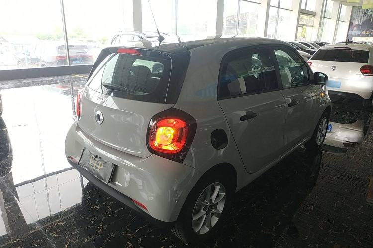Used smart forfour 2018 1.0L 52 kW Dynamic Edition Exterior 5