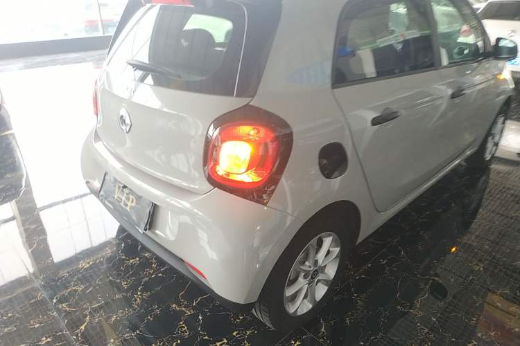 Used smart forfour 2018 1.0L 52 kW Dynamic Edition Exterior 6