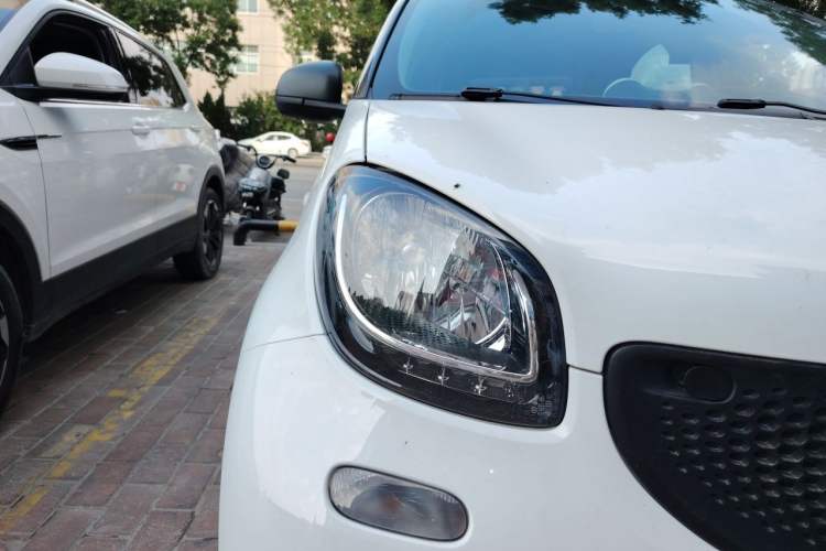 Used smart forfour 2018 1.0L 52 kW Dynamic Edition Exterior 6