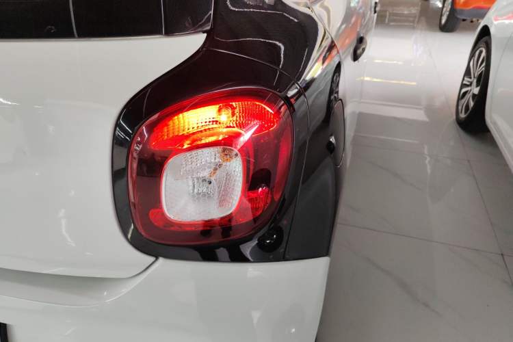 Used smart forfour 2018 1.0L 52 kW Dynamic Edition Exterior 6
