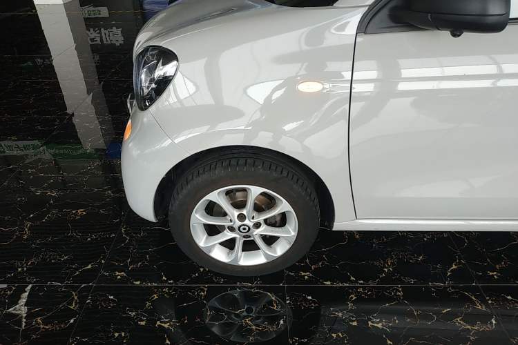 Used smart forfour 2018 1.0L 52 kW Dynamic Edition Exterior 7