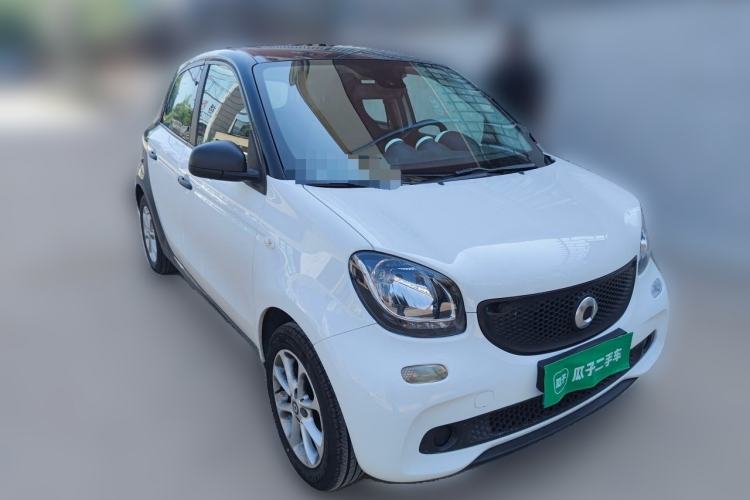 Used smart forfour 2018 1.0L 52 kW Dynamic Edition Front Right 45 Deg