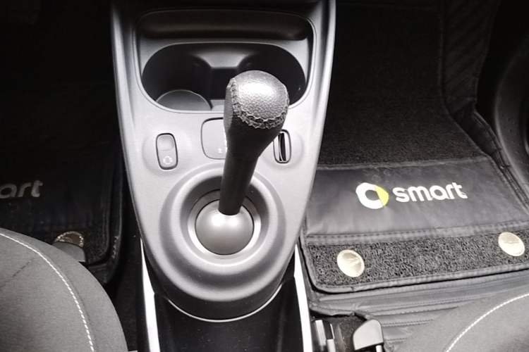 Used smart forfour 2018 1.0L 52kW Passion Edition Gear Lever