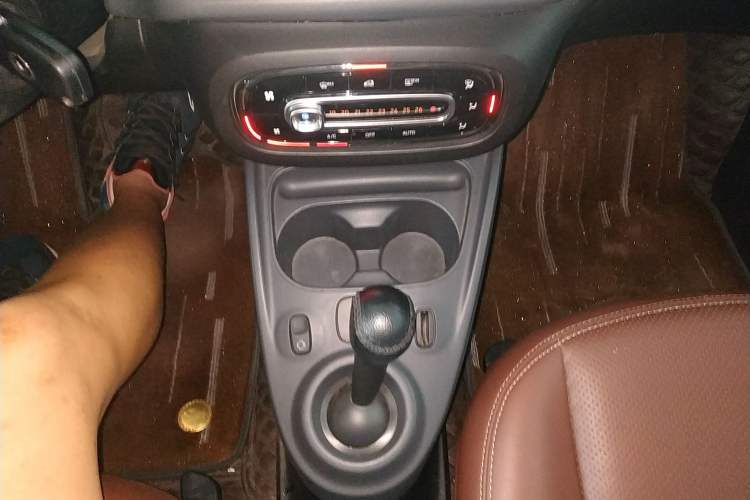 Used smart forfour 2018 1.0L 52 kW Dynamic Edition Gear Lever
