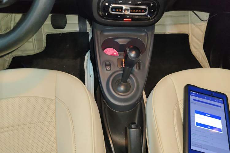 Used smart forfour 2018 1.0L 52 kW Dynamic Edition Gear Lever