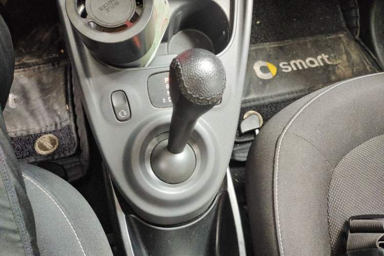 Used smart forfour 2018 1.0L 52kW Passion Edition Gear Lever