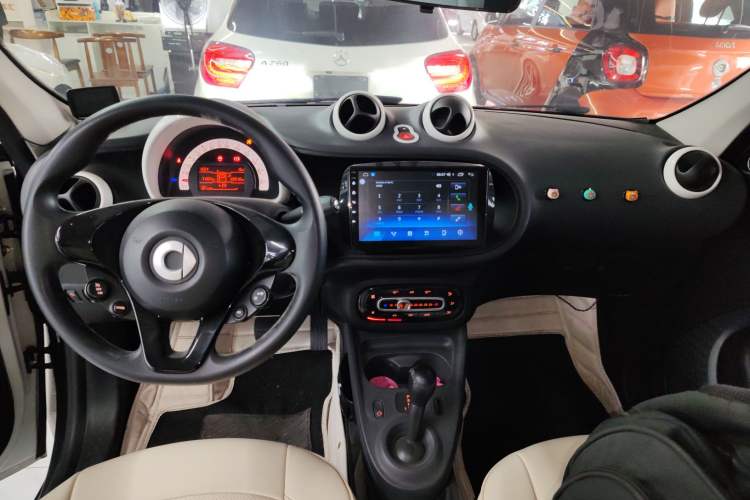 Used smart forfour 2018 1.0L 52 kW Dynamic Edition Gear Lever