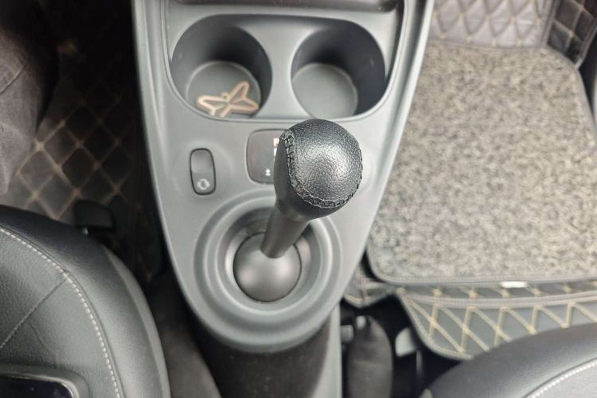 Used smart forfour 2018 0.9T 66 kW Sharp Edition Gear Lever