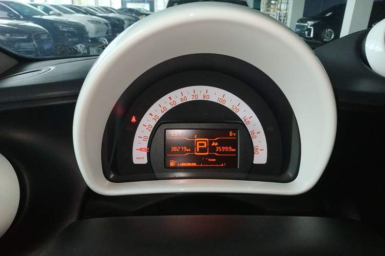 Used smart forfour 2018 1.0L 52 kW Dynamic Edition Instrument Cluster