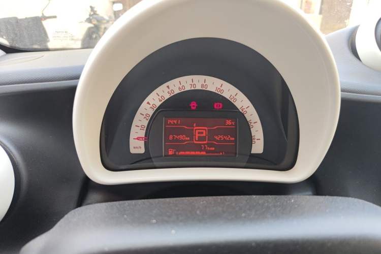 Used smart forfour 2018 1.0L 52 kW Dynamic Edition Instrument Cluster