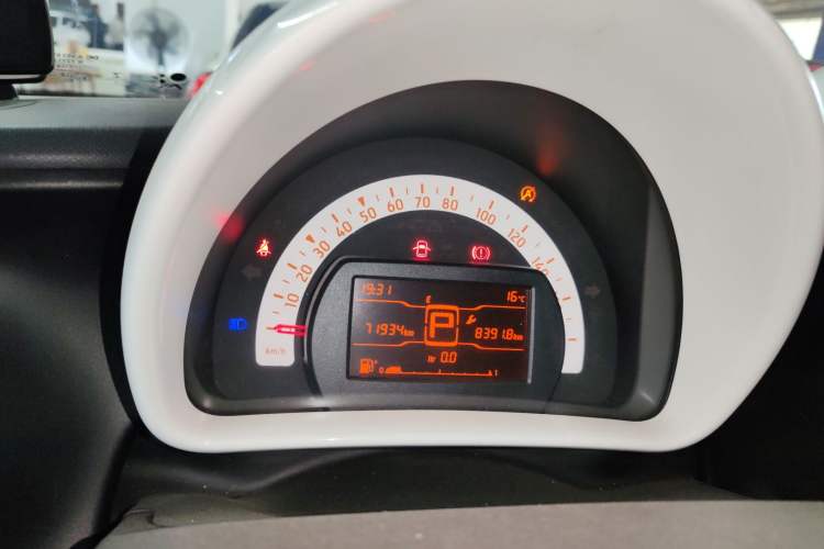 Used smart forfour 2018 1.0L 52 kW Dynamic Edition Instrument Cluster