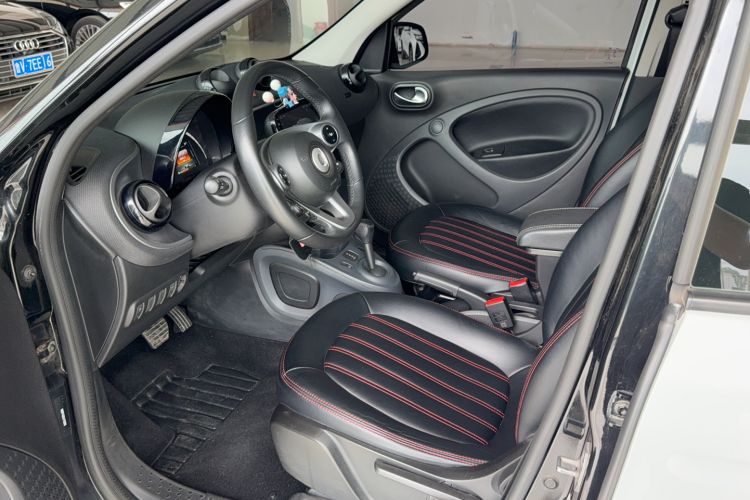 Used smart forfour 2018 1.0L 52kW Passion Edition Interior 1