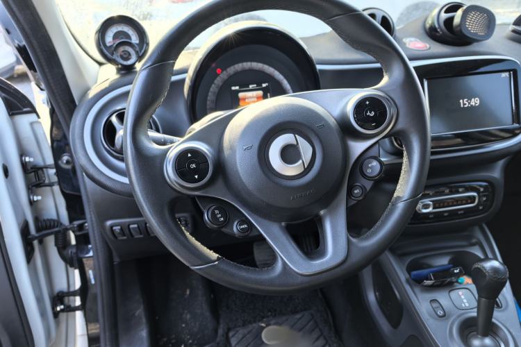 Used smart forfour 2018 0.9T 66 kW Pioneer Edition Interior 2