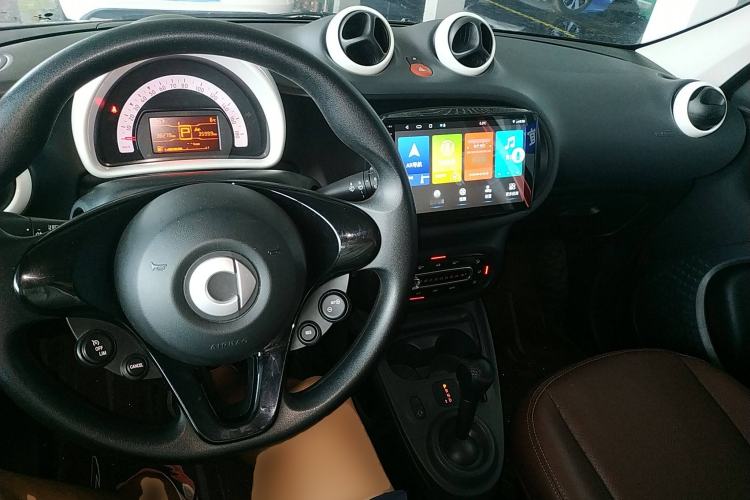 Used smart forfour 2018 1.0L 52 kW Dynamic Edition Interior 2
