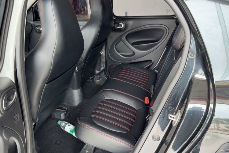 Used smart forfour 2018 1.0L 52kW Passion Edition Interior 2