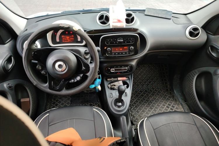 Used smart forfour 2018 1.0L 52 kW Dynamic Edition Interior 2