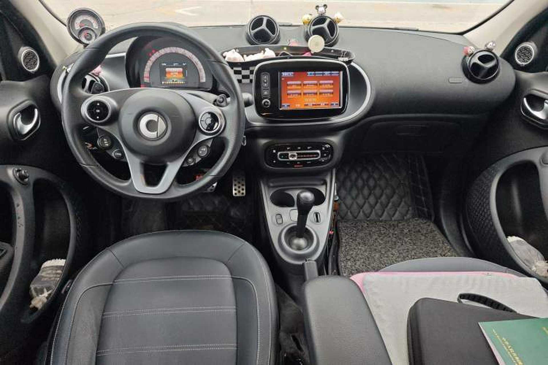 Used smart forfour 2018 0.9T 66 kW Sharp Edition Interior 2