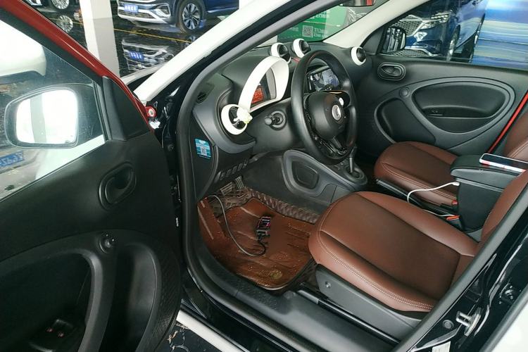 Used smart forfour 2018 1.0L 52 kW Dynamic Edition Interior 3