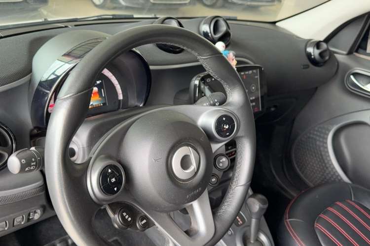 Used smart forfour 2018 1.0L 52kW Passion Edition Interior 3