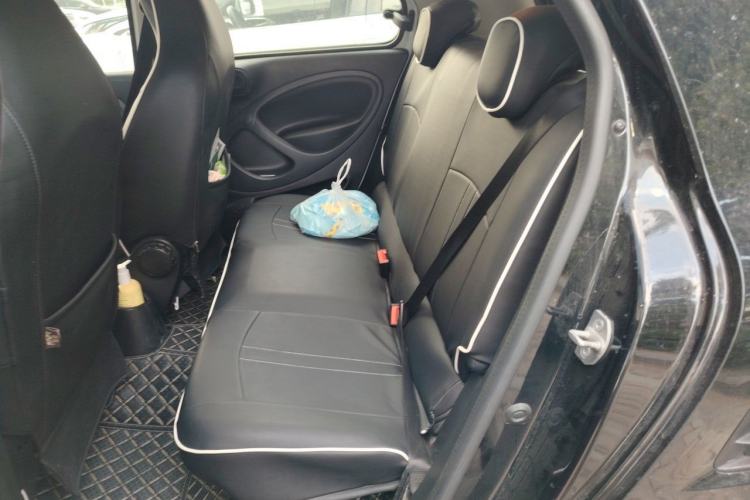 Used smart forfour 2018 1.0L 52 kW Dynamic Edition Interior 4