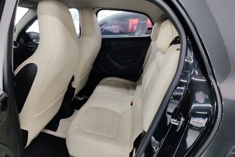Used smart forfour 2018 1.0L 52 kW Dynamic Edition Interior 4
