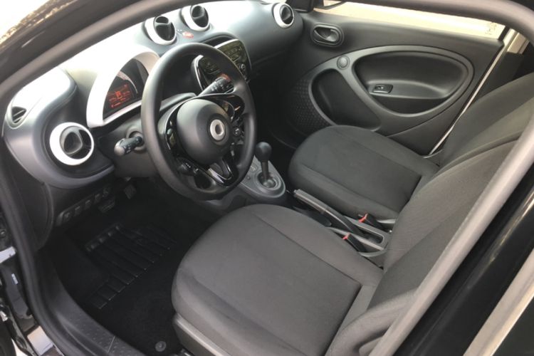 Used smart forfour 2018 1.0L 52 kW Dynamic Edition Interior 5