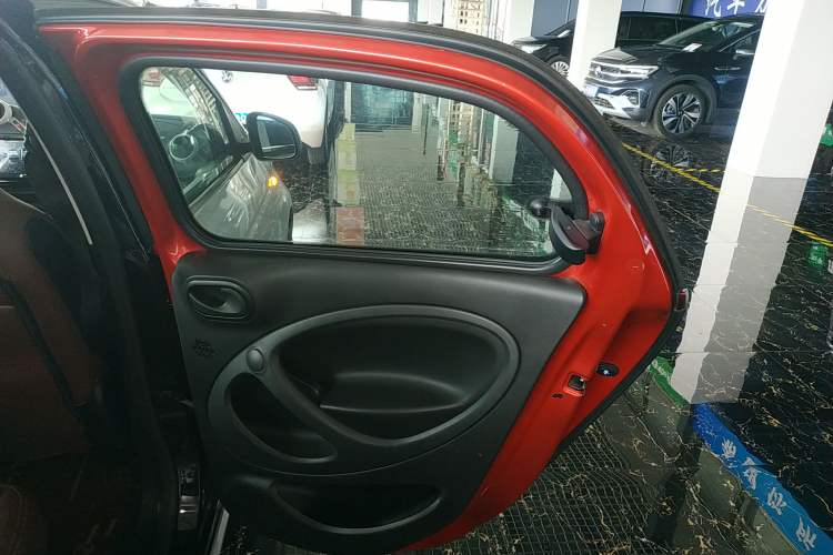 Used smart forfour 2018 1.0L 52 kW Dynamic Edition Interior 6