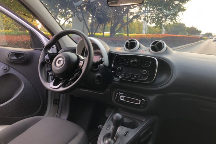 Used smart forfour 2018 1.0L 52 kW Dynamic Edition Interior 7