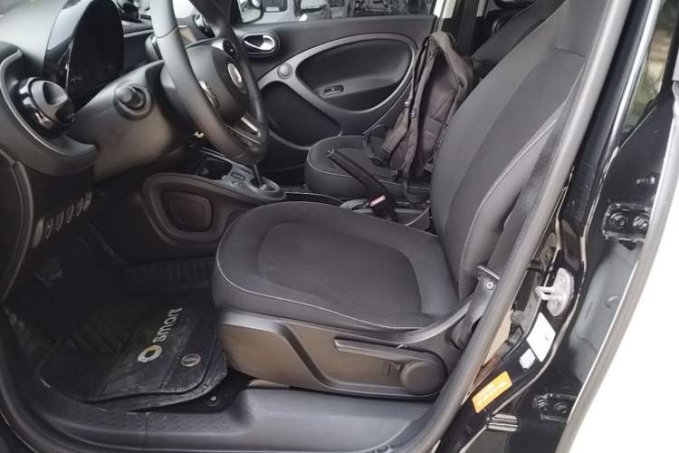 Used smart forfour 2018 1.0L 52kW Passion Edition Left Front Seat