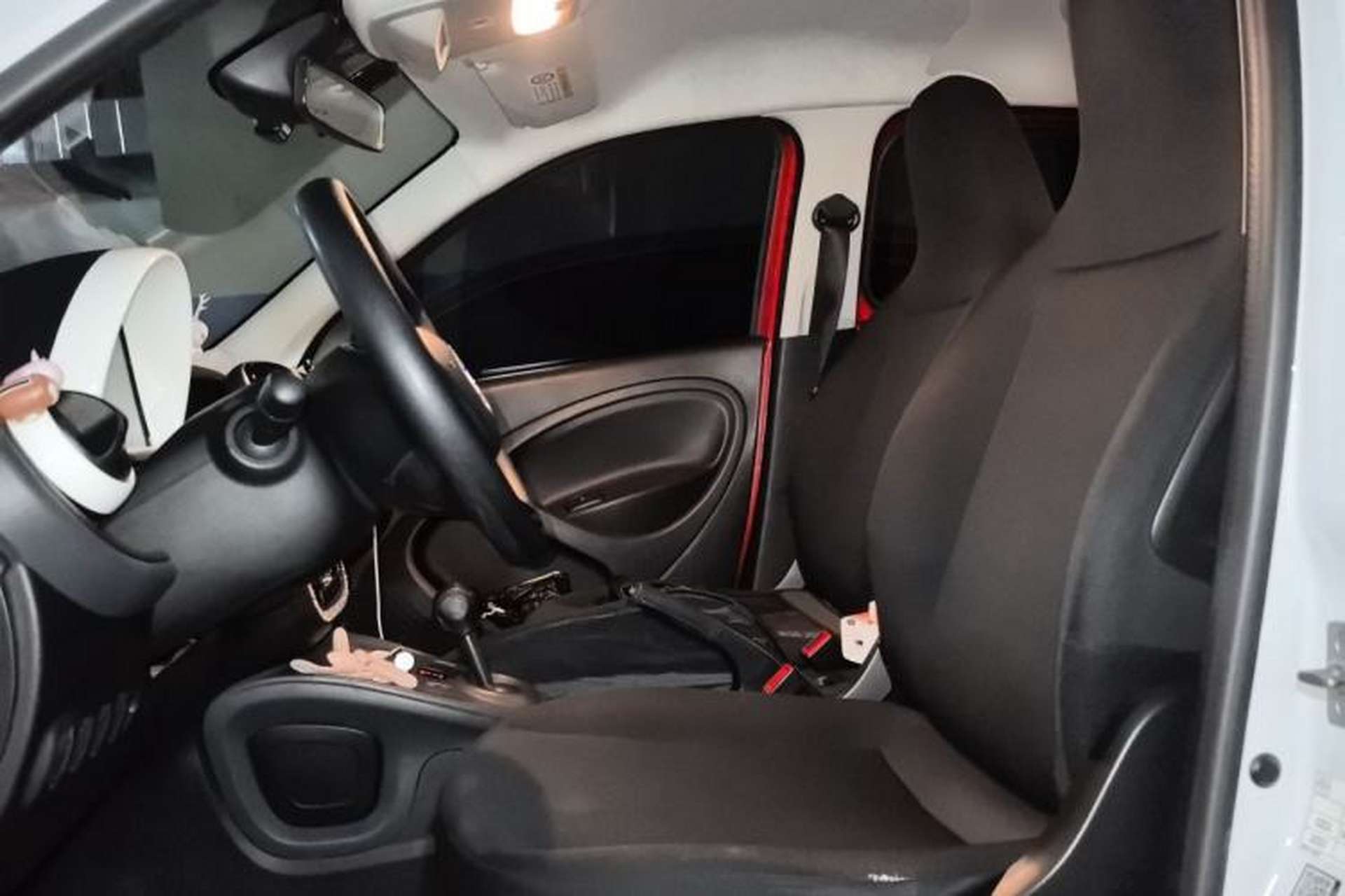 Used smart forfour 2018 1.0L 52 kW Dynamic Edition Left Front Seat