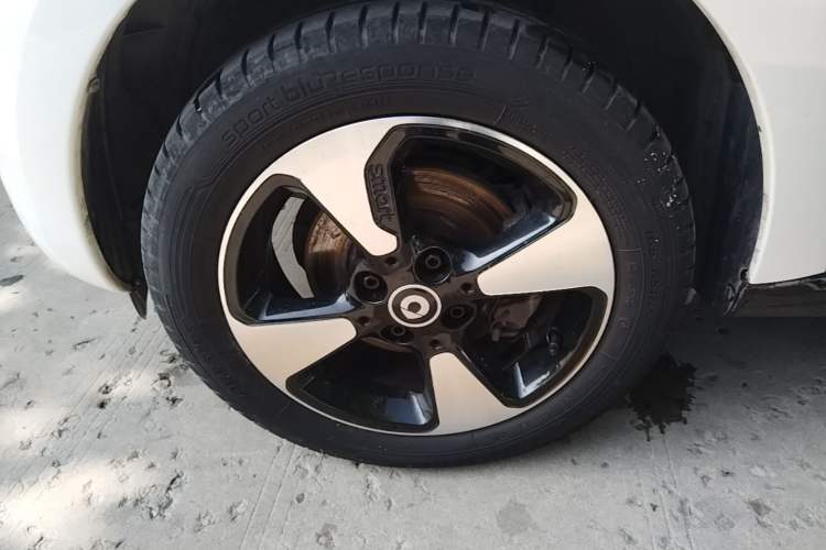 Used smart forfour 2018 1.0L 52kW Passion Edition Left Front Wheel Hub