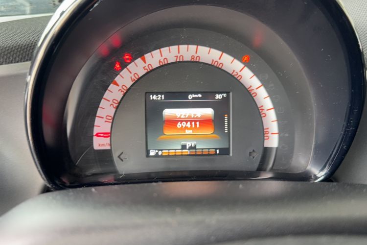 Used smart forfour 2018 1.0L 52kW Passion Edition Odometer Close Up