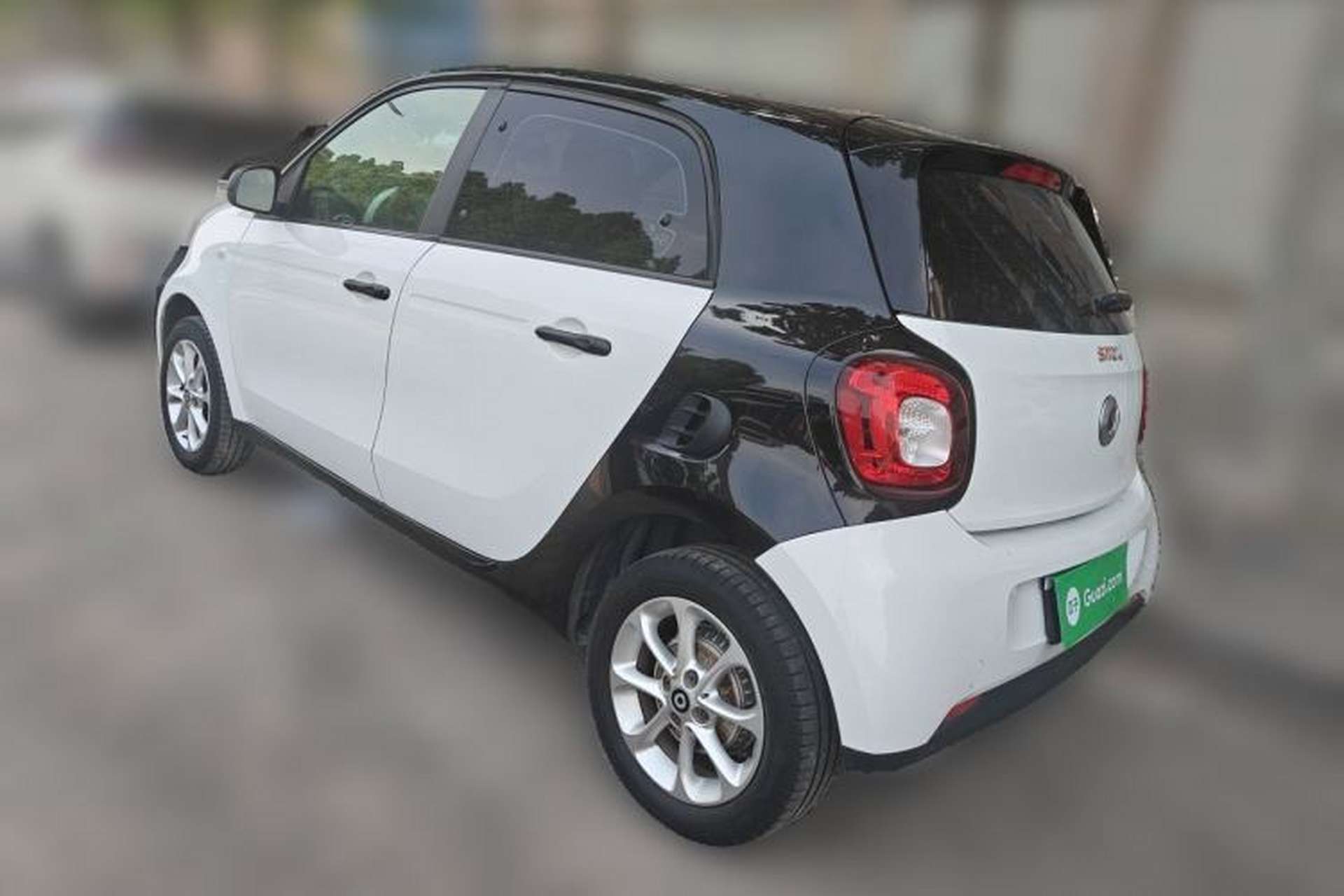 Used smart forfour 2018 1.0L 52 kW Dynamic Edition Rear Left 45 Deg