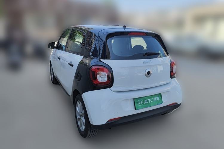 Used smart forfour 2018 1.0L 52 kW Dynamic Edition Rear Left 45 Deg