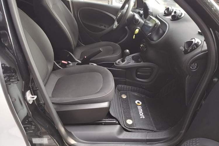 Used smart forfour 2018 1.0L 52kW Passion Edition Right Front Seat