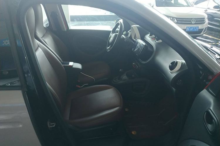 Used smart forfour 2018 1.0L 52 kW Dynamic Edition Right Front Seat