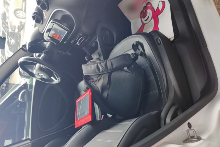 Used smart forfour 2018 0.9T 66 kW Pioneer Edition Right Front Seat