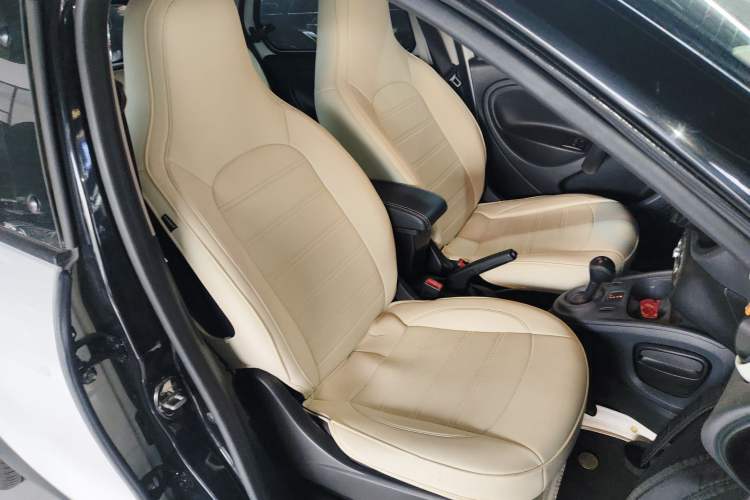 Used smart forfour 2018 1.0L 52 kW Dynamic Edition Right Front Seat