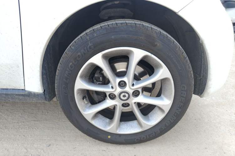 Used smart forfour 2018 1.0L 52 kW Dynamic Edition Right Front Wheel Hub