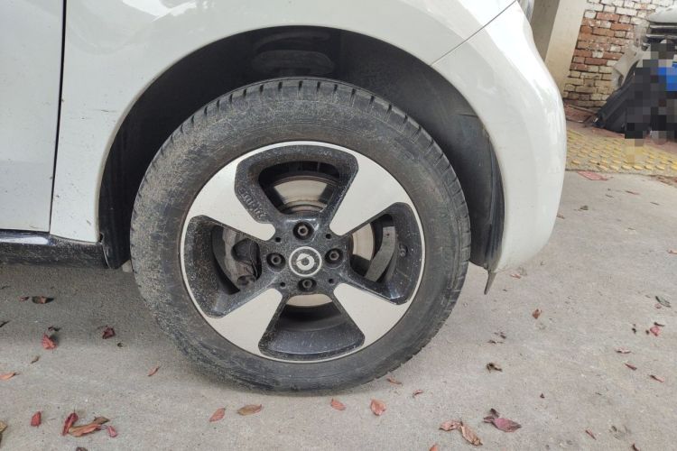 Used smart forfour 2018 1.0L 52kW Passion Edition Right Front Wheel Hub