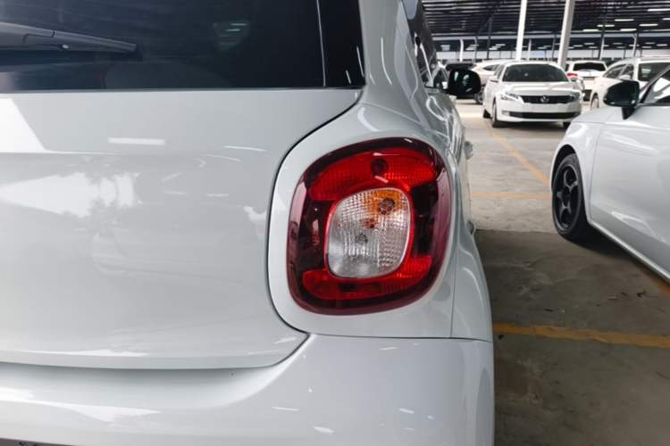Used smart forfour 2018 0.9T 66 kW Pioneer Edition Right Rear Taillight