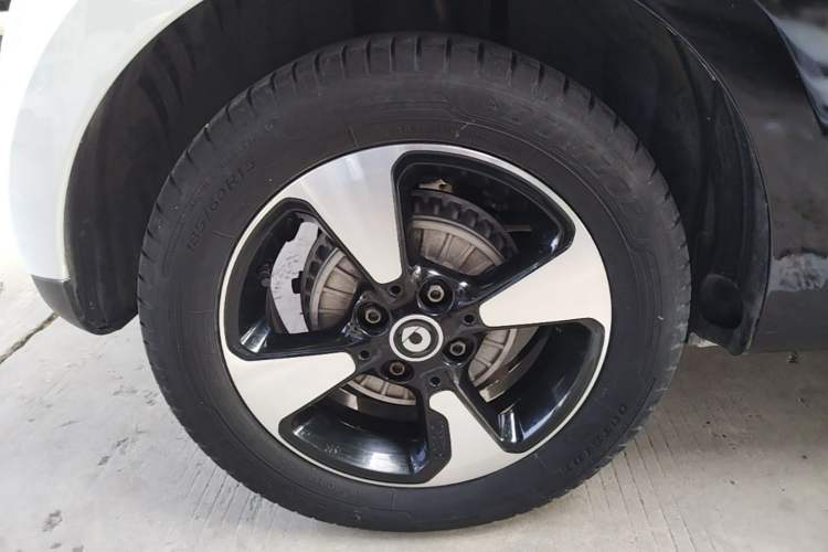 Used smart forfour 2018 1.0L 52kW Passion Edition Right Rear Wheel Hub