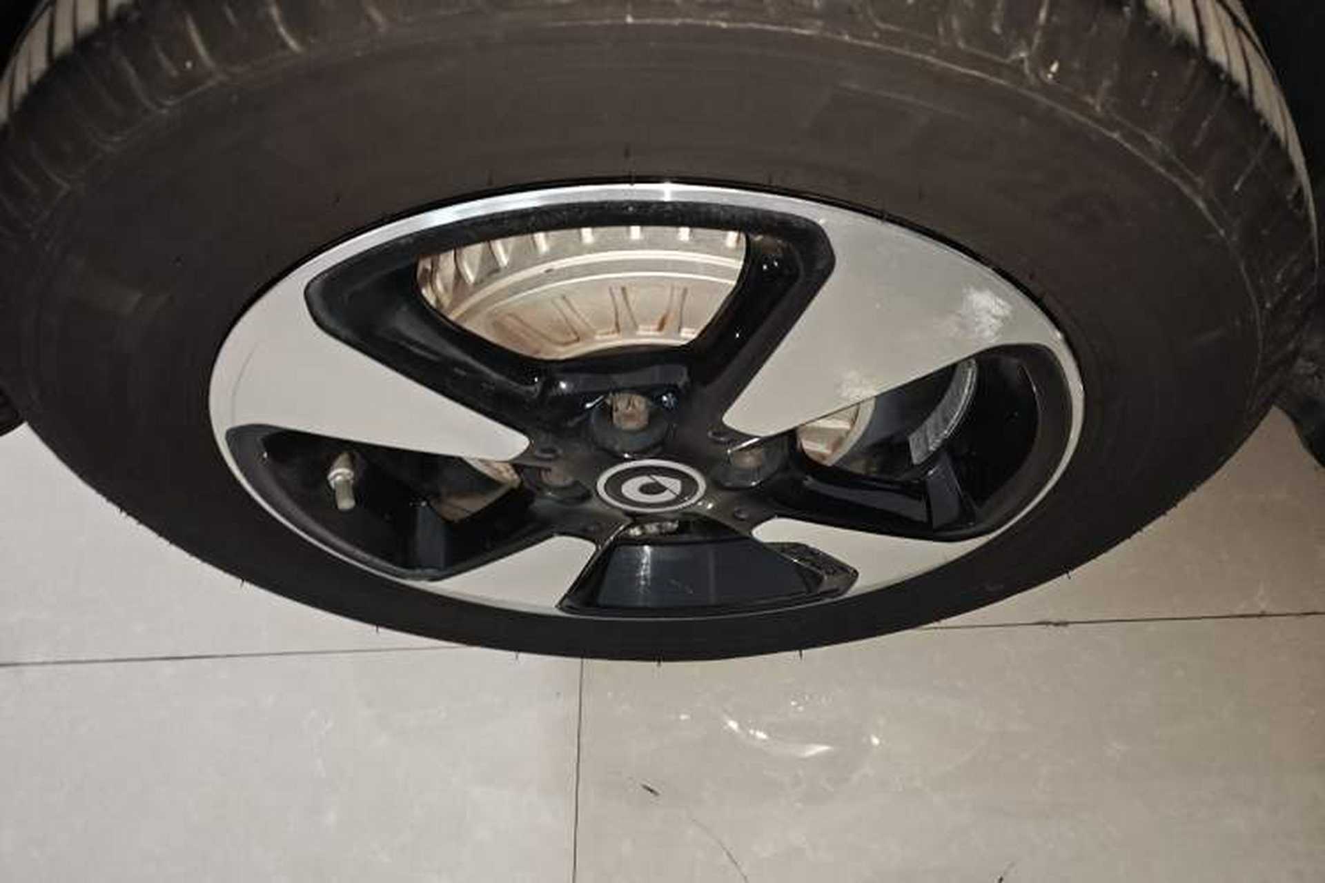 Used smart forfour 2018 1.0L 52kW Passion Edition Right Rear Wheel Hub