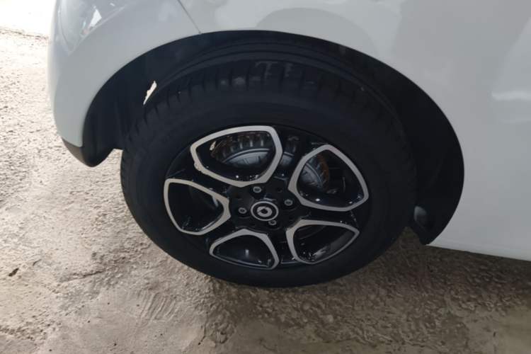 Used smart forfour 2018 0.9T 66 kW Pioneer Edition Right Rear Wheel Hub