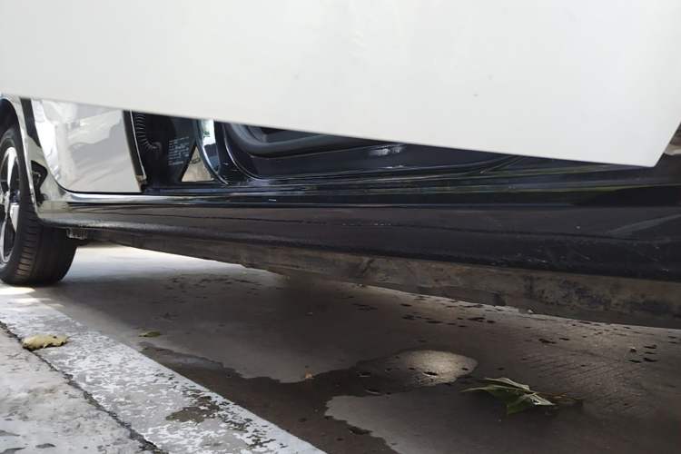 Used smart forfour 2018 1.0L 52kW Passion Edition Right Side Sill