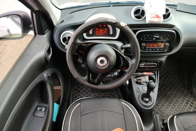 Used smart forfour 2018 1.0L 52 kW Dynamic Edition Steering Wheel